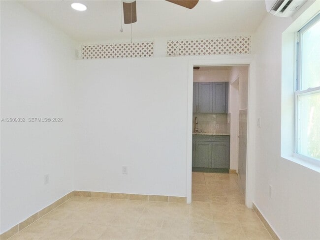 Building Photo - 1021 Mango Dr