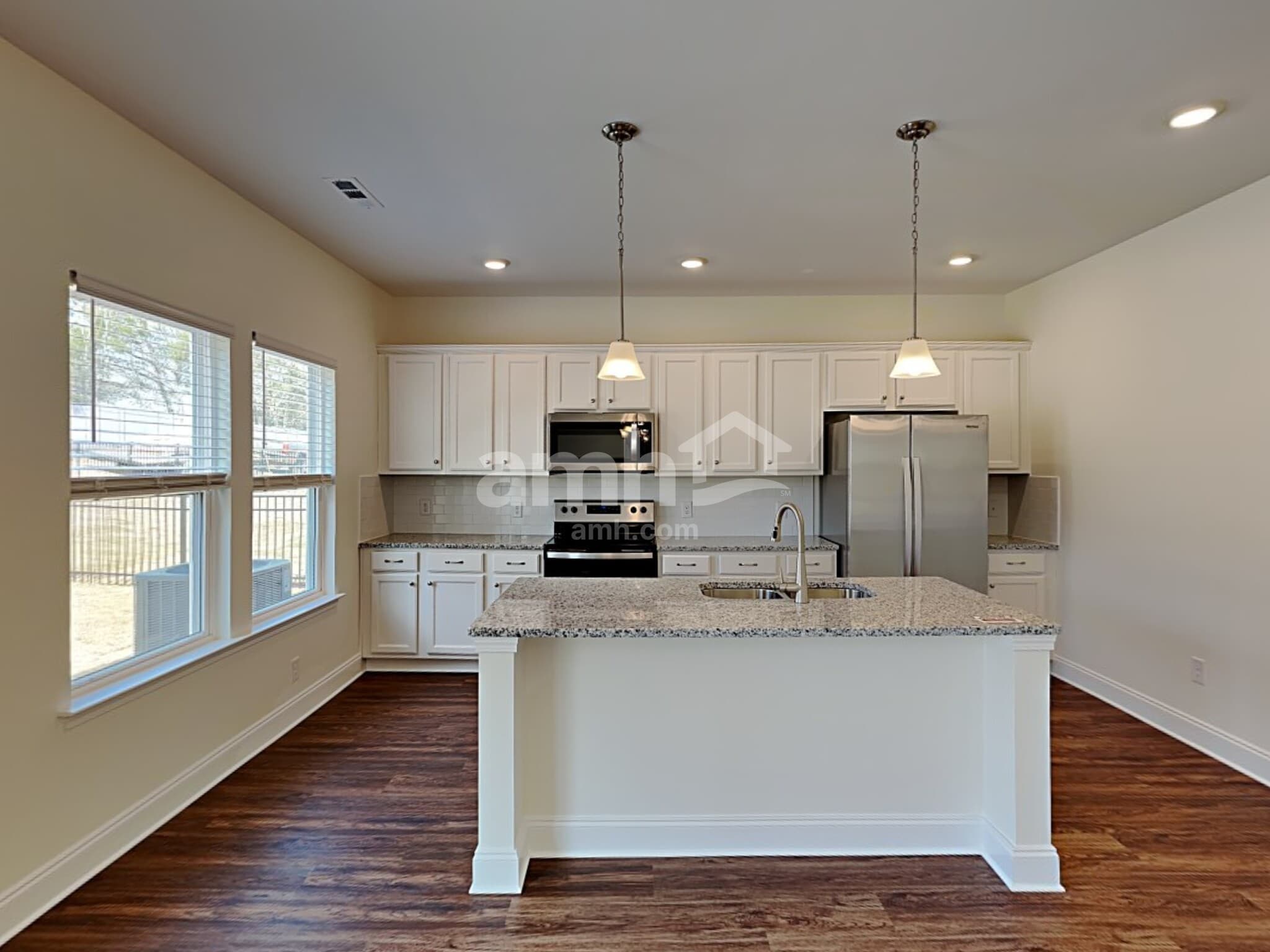 Building Photo - 1356 Lomond Dr