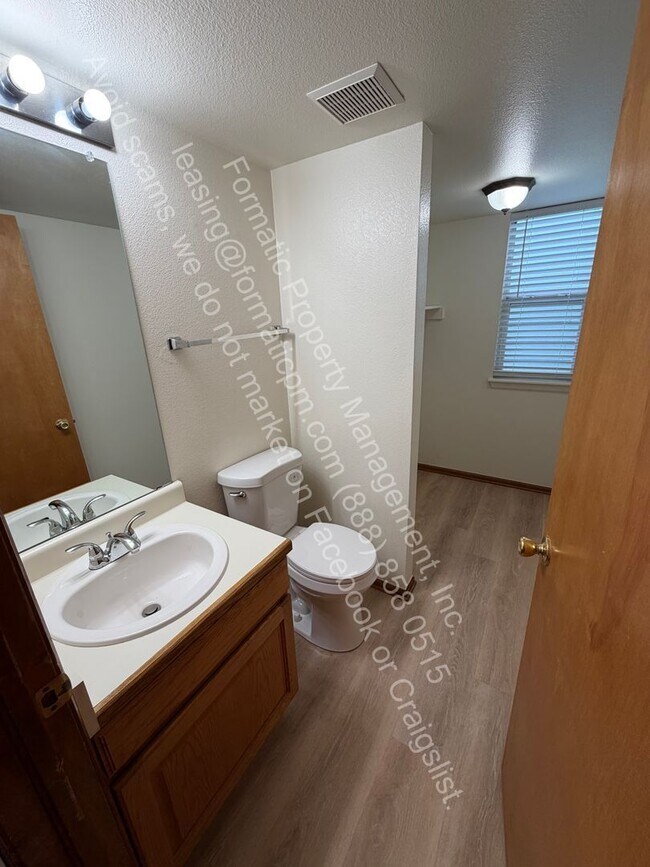 Building Photo - 9663 Lameria Dr