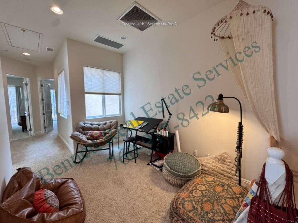Building Photo - 4527 Cove Dr