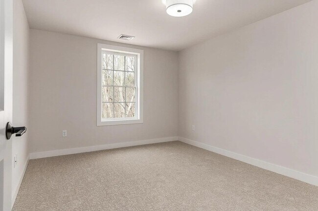 Building Photo - 27A Birch Hl Ln