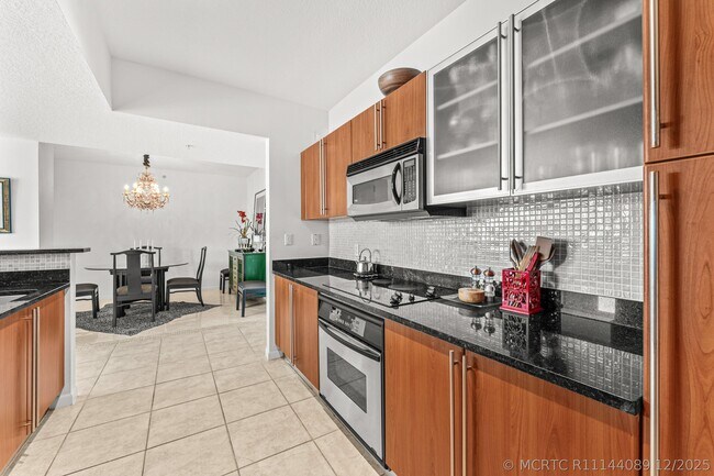 Building Photo - 1551 N Flagler Dr