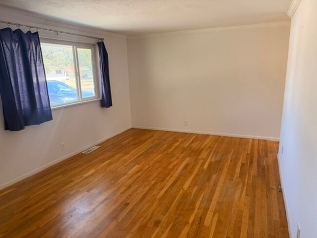 Building Photo - 2635 Desmet Dr