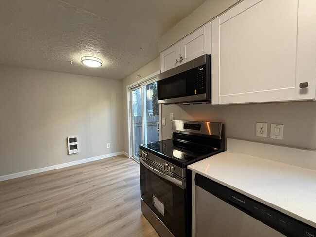 Building Photo - NOW SHOWING - RENOVATED Townhome Style Apartment In Raleigh Hills - See Listing for DETAILS and S...
