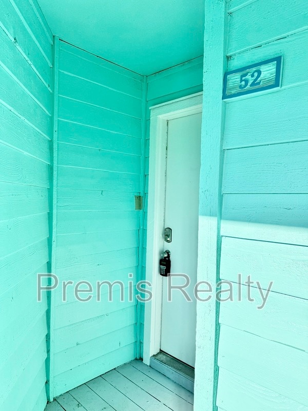 Building Photo - 455 Alt 19
