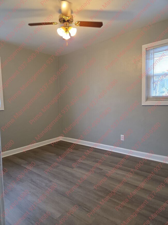 Building Photo - Great 3 bed 2 bath with AC close to everything!