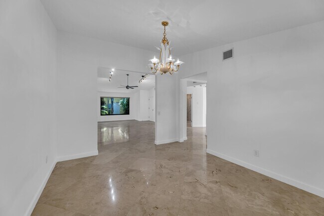 Building Photo - 2119 N 14th Terrace