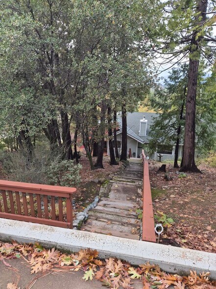 Building Photo - 281 Forest Meadows Dr