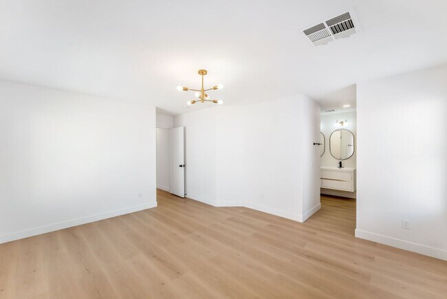 Building Photo - Modern Designer Remodel with Stylish Finishes & Spacious Outdoor Living!