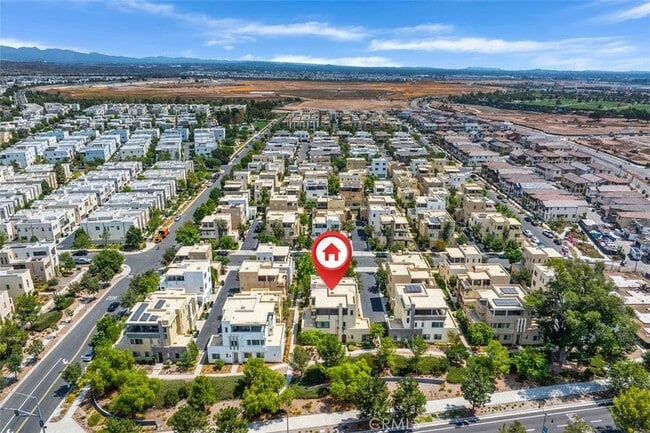 Building Photo - 123 Interval