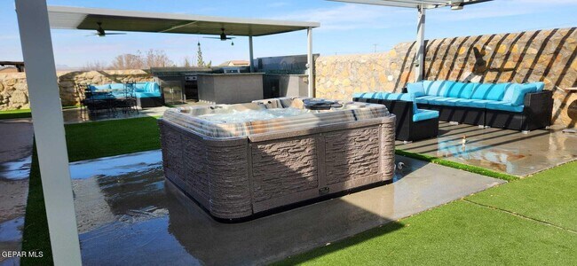 Building Photo - 7369 Dewberry Dr