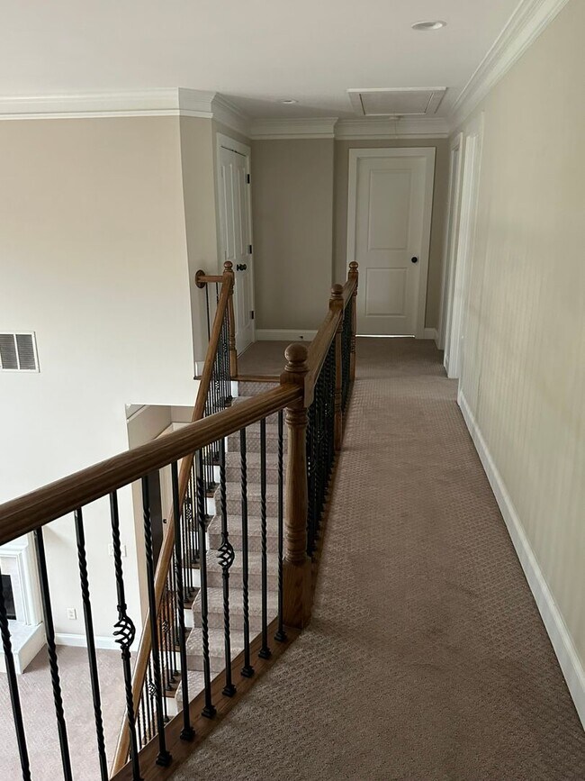 Building Photo - Brick Single Family Rental - 4 bedroom/4.5...