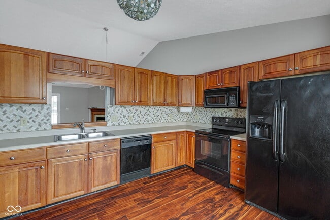 Building Photo - 6318 Pickwick Ct