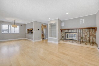 Building Photo - Charming, Classic Boulder Condo in a Prime Location - Available NOW