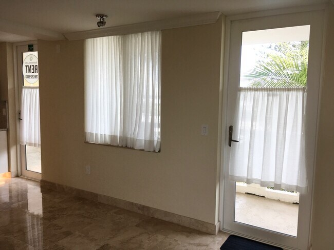 two entrances - 2400 NE 9th St