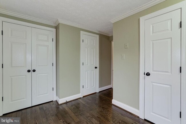Building Photo - 7118 Eden Brook Dr