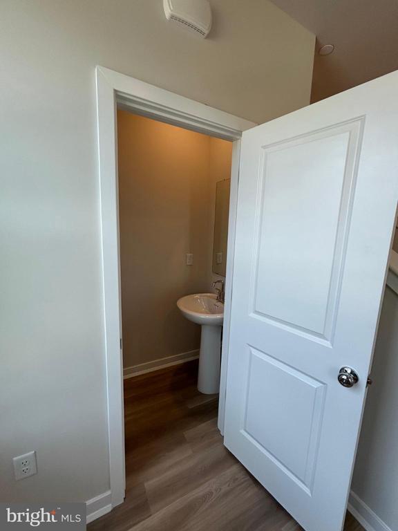 Building Photo - 38 Barnes Wy