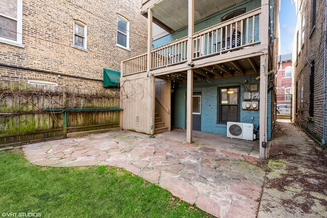 Building Photo - 2116 W Lyndale St