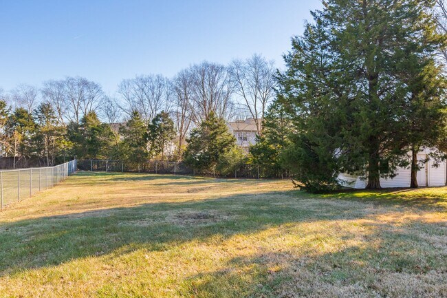 Building Photo - UNFURNISHED cozy private 2-bedroom, 2-bathroom home nestled in Winston-Salem