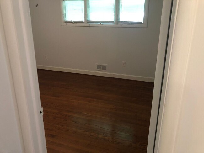 Building Photo - Byerly &amp; Paddock Duplex