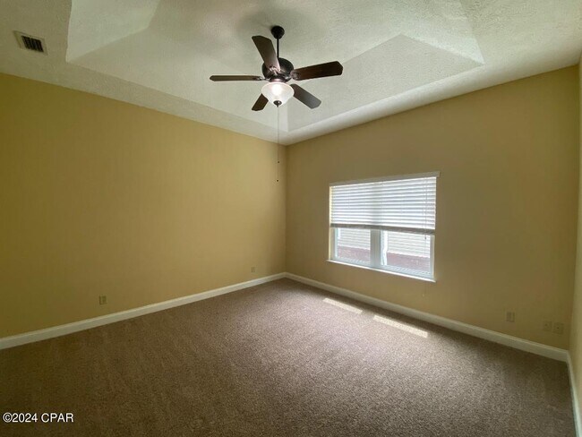 Building Photo - 4031 Oak Forest Dr