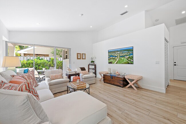 Building Photo - 15 Commodore Pl