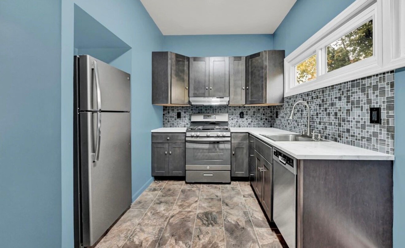 Building Photo - 130 Hull Dr