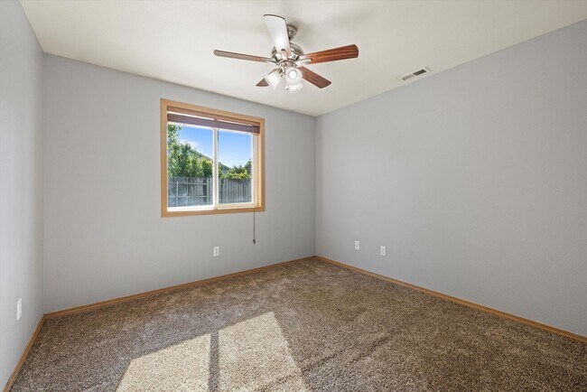 Building Photo - Charming 3-Bed, 2-Bath Single-Family Residence Near Rd 68!