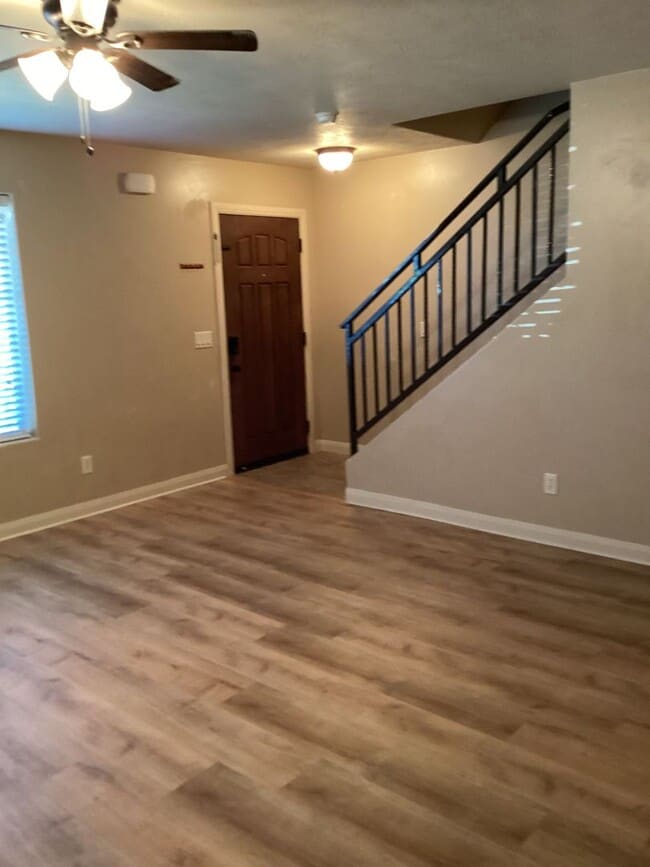 Building Photo - 340 1425 N St