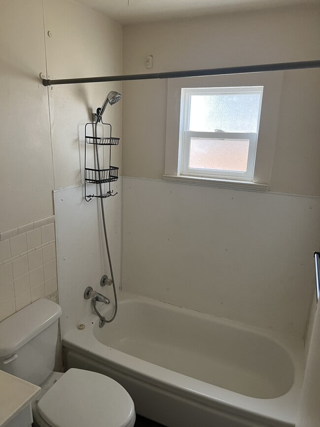 Building Photo - 921 E 8th Ave