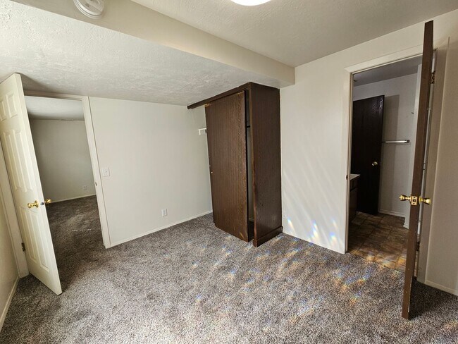 Building Photo - 51-53 W 1100 S