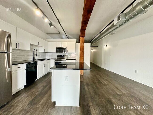 Building Photo - Renovated River Market Loft For Rent!