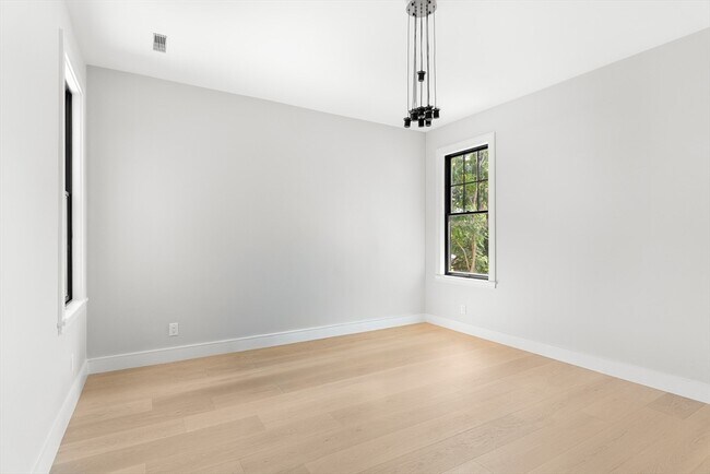 Building Photo - 34 Pinckney St