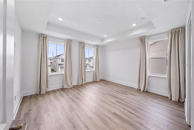 Building Photo - 1856 Crowncrest Dr