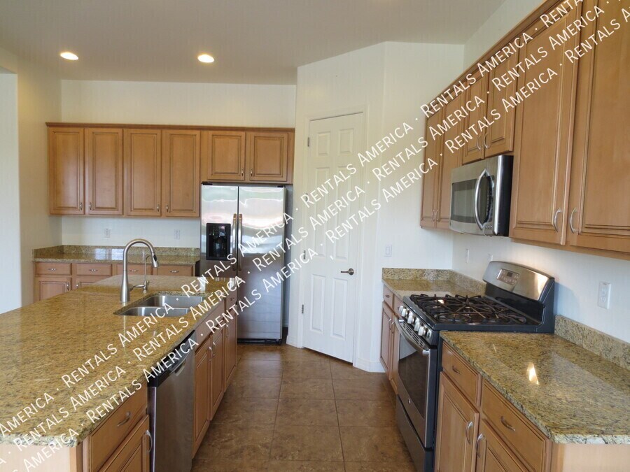 Building Photo - 1133 E Buckingham Ave