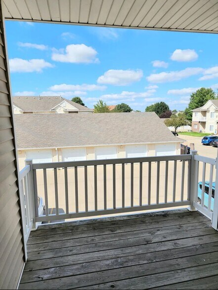 Building Photo - 1760 SE LA Grant Pkwy