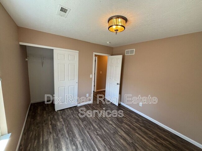 Building Photo - 2497 Deercove Ct.