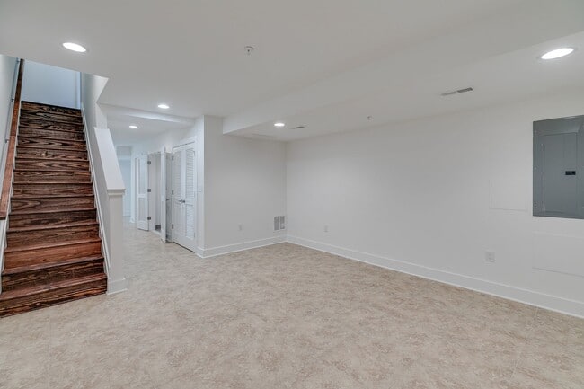 Building Photo - 326 Potts St