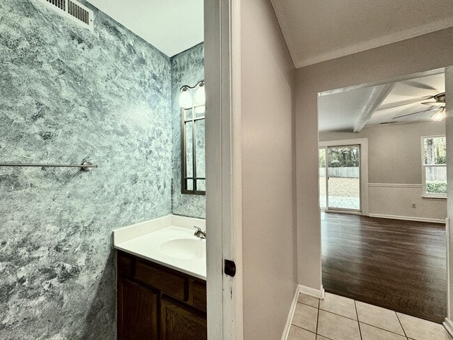 Building Photo - Ready NOW! A 4/2.5 in Glenwood! A Pet Friendly Home w/a HUGE Fenced Yard, Attached Garage!