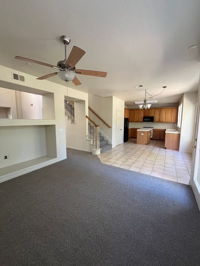 Building Photo - Large 5 Bedroom Home in Mace Ranch