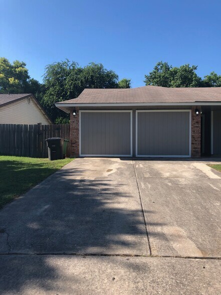 Four car parking available - 9207 Cliff Way St
