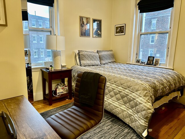 Building Photo - 73 Thatcher St