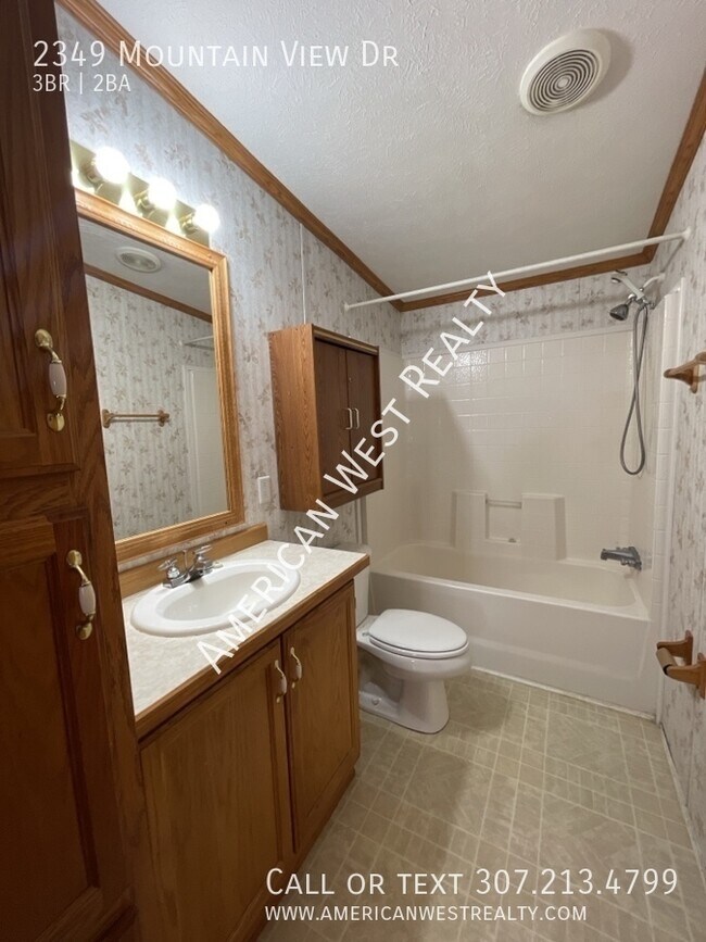 Building Photo - 2349 Mountain View Dr