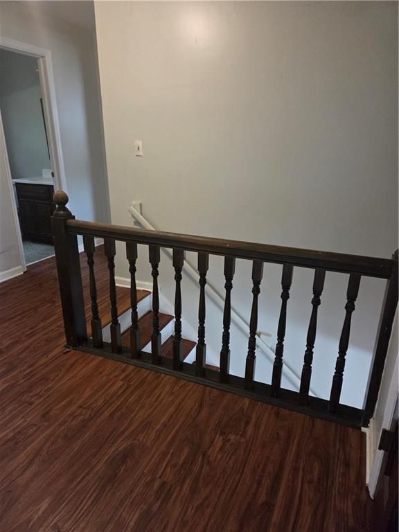 Building Photo - 2206 Country Club Dr SE