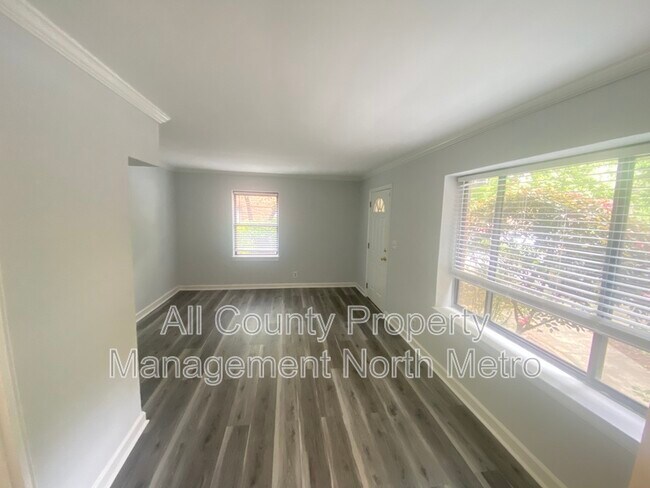 Building Photo - 702 Argonne Ave NE