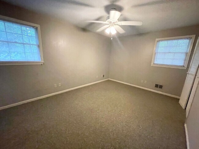 Building Photo - Forest Acres Home