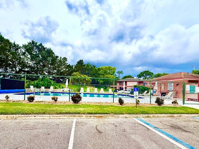 Building Photo - 141 Lakeside Dr