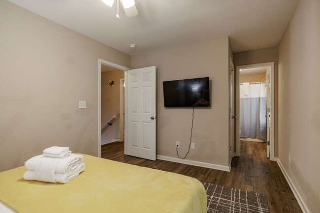 Building Photo - PRE LEASING!! AVAILABLE AUGUST 15TH 2025!!...