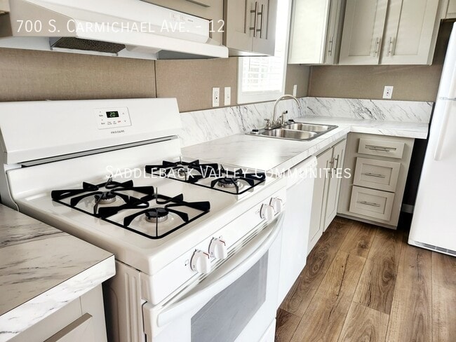 Building Photo - 700 S Carmichael Ave