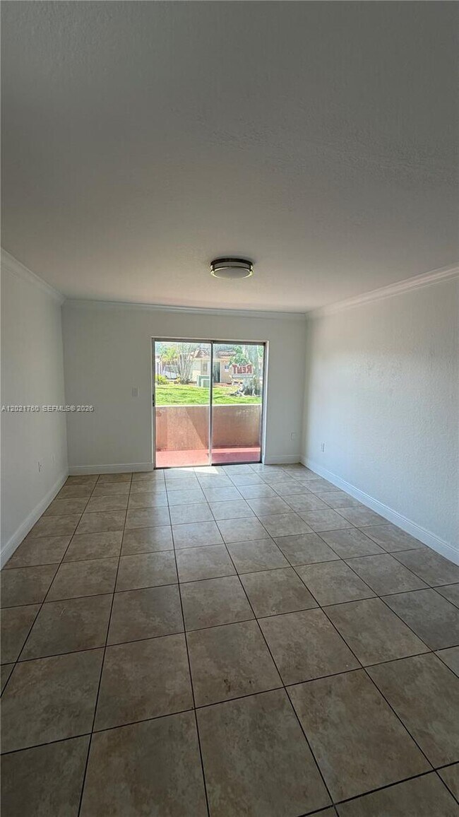 Building Photo - 3901 SW 109th Ave